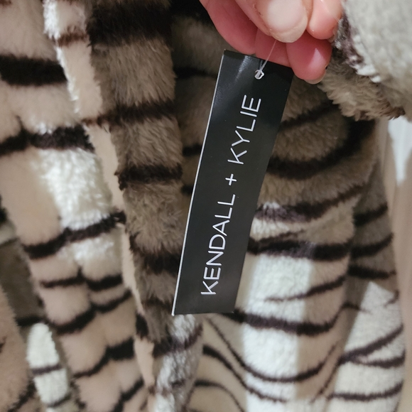 Kendall + Kyle Zebra Fuzzy Trench Wrap M NWT - Picture 3 of 5